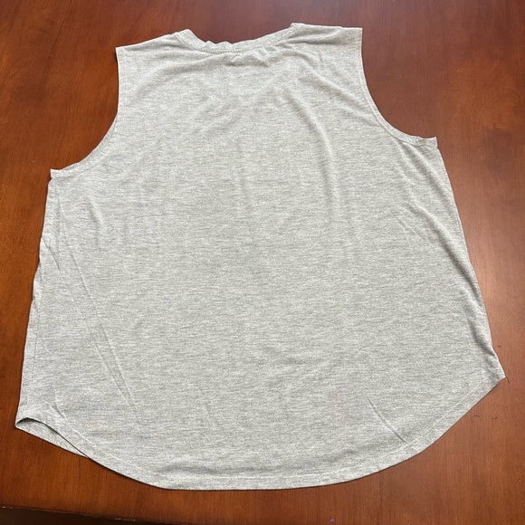 Bundle 2 items for $15! Disney Mickey Sleeveless Tee 1X - Picture 5 of 5